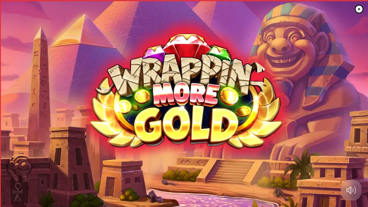 Mumi ramah dalam permainan slot Wrappin’ More Gold dengan latar belakang Mesir Kuno yang cerah.